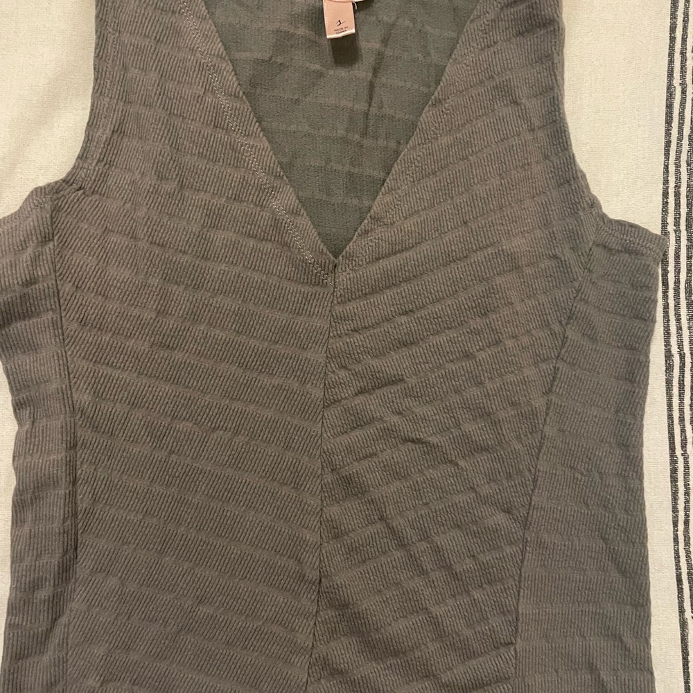 Willow & Root size small gray tank